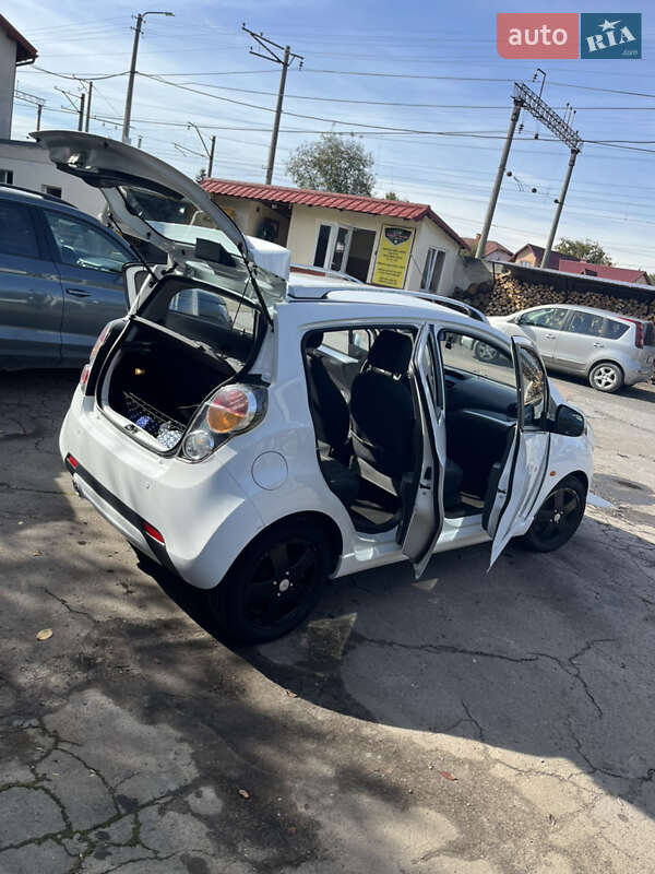 Хэтчбек Chevrolet Spark 2010 в Стрые