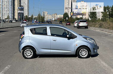 Хэтчбек Chevrolet Spark 2010 в Киеве