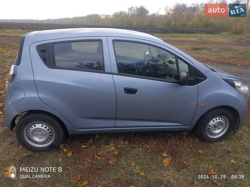 Хэтчбек Chevrolet Spark 2010 в 