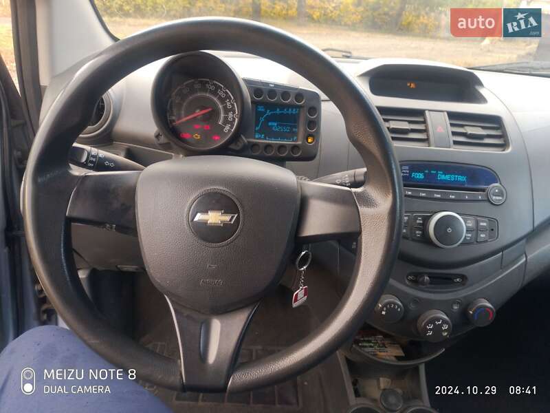 Хетчбек Chevrolet Spark 2010 в Близнюках