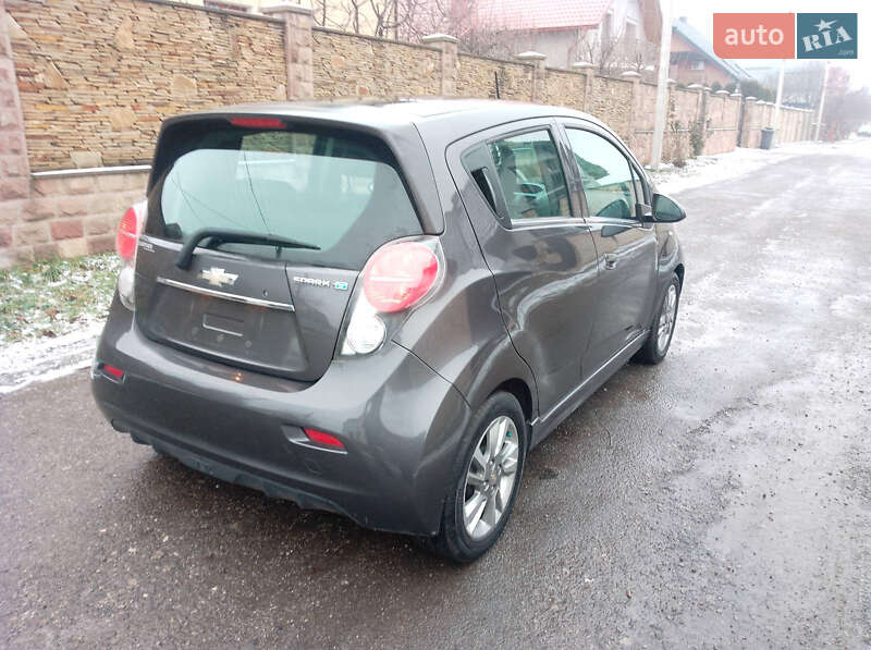Хэтчбек Chevrolet Spark 2014 в Тернополе