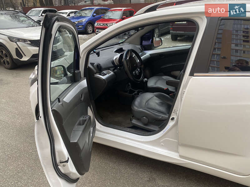 Хетчбек Chevrolet Spark 2013 в Києві фото 5 Хетчбек Chevrolet Spark 2013 в Києві
