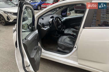 Хэтчбек Chevrolet Spark 2013 в 