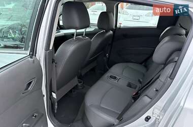 Хэтчбек Chevrolet Spark 2015 в 