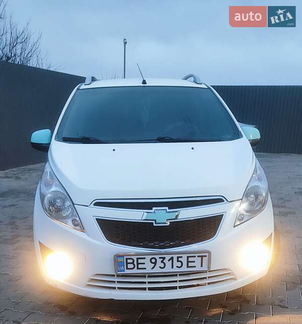 Хетчбек Chevrolet Spark 2012 в Южноукраїнську