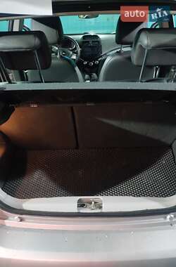 Хэтчбек Chevrolet Spark 2016 в 