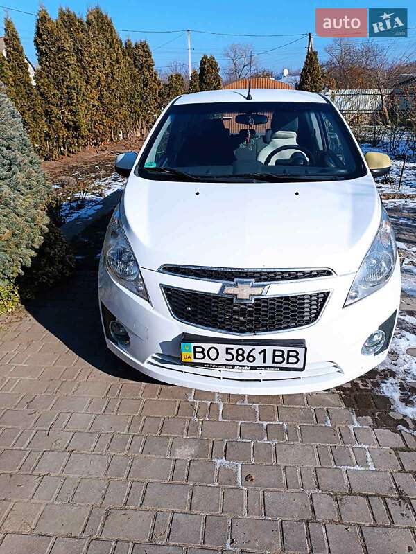 Хэтчбек Chevrolet Spark 2011 в 