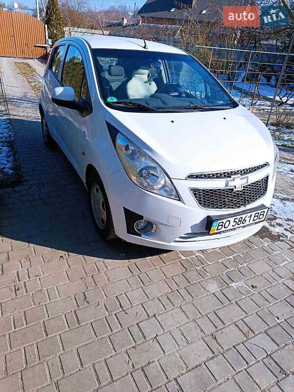 Хэтчбек Chevrolet Spark 2011 в Тернополе