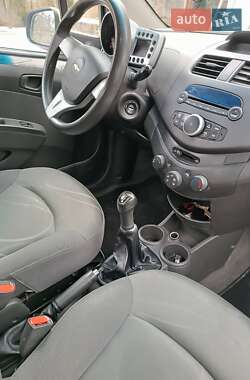 Хэтчбек Chevrolet Spark 2011 в 