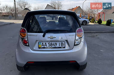 Хэтчбек Chevrolet Spark 2010 в 