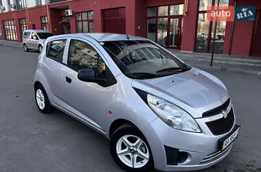 Хэтчбек Chevrolet Spark 2010 в 