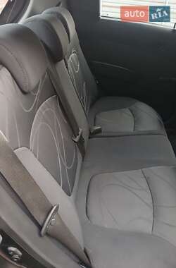Хэтчбек Chevrolet Spark 2012 в 