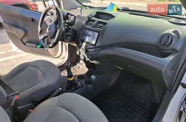 Хэтчбек Chevrolet Spark 2010 в 
