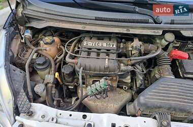 Хэтчбек Chevrolet Spark 2010 в 