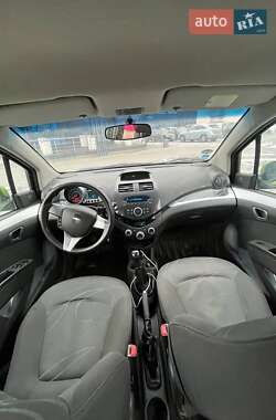 Хэтчбек Chevrolet Spark 2010 в 