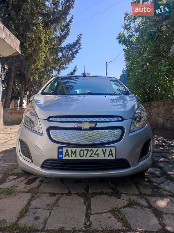 Хэтчбек Chevrolet Spark 2016 в 