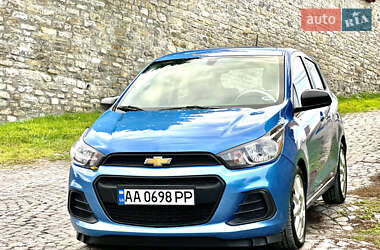 Хэтчбек Chevrolet Spark 2016 в 