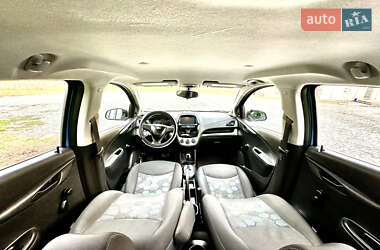Хэтчбек Chevrolet Spark 2016 в 