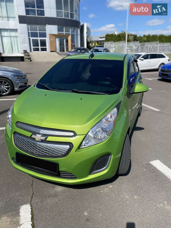 Хэтчбек Chevrolet Spark 2014 в 
