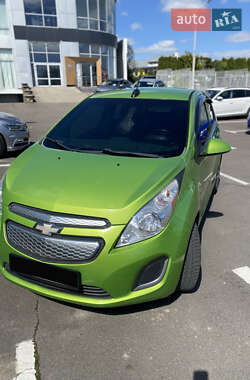 Хэтчбек Chevrolet Spark 2014 в 