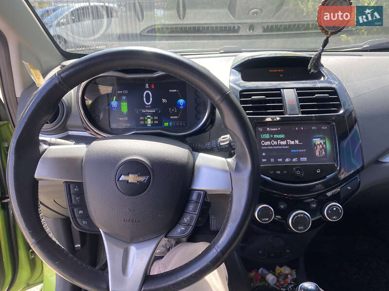 Хетчбек Chevrolet Spark 2014 в Рівному