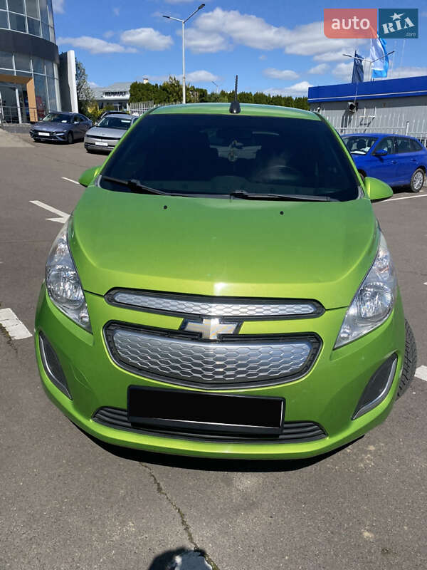 Хетчбек Chevrolet Spark 2014 в Рівному