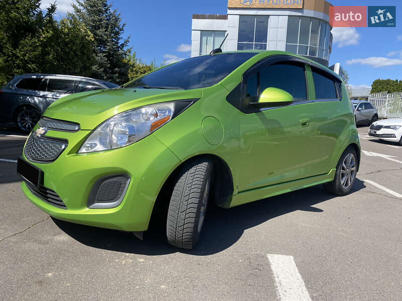 Хетчбек Chevrolet Spark 2014 в Рівному
