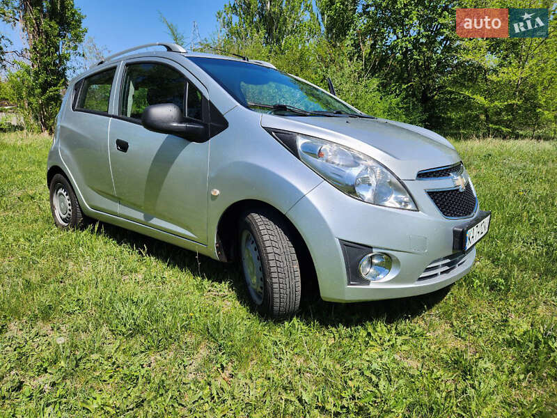 Хэтчбек Chevrolet Spark 2012 в 