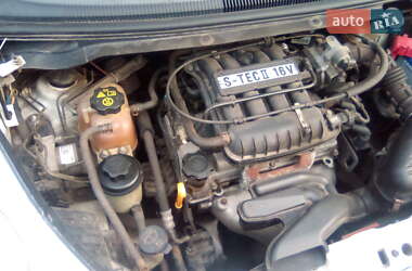 Хэтчбек Chevrolet Spark 2010 в 