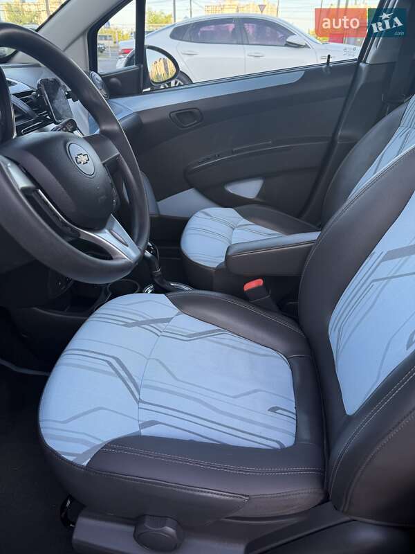 Хэтчбек Chevrolet Spark 2016 в Киеве