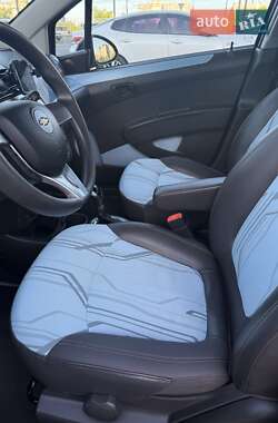 Хэтчбек Chevrolet Spark 2016 в 
