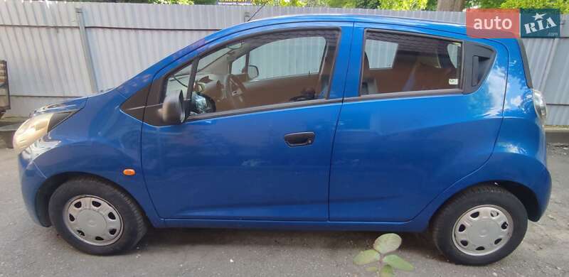 Хэтчбек Chevrolet Spark 2010 в Хмельницком