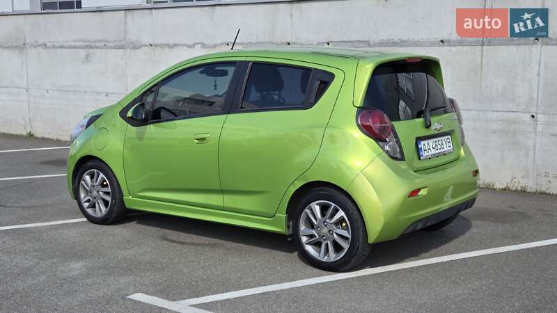 Хетчбек Chevrolet Spark 2015 в Києві