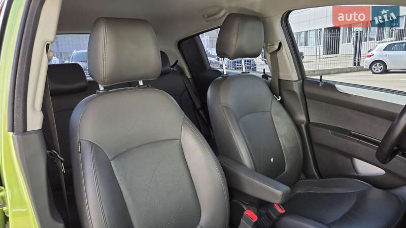 Хетчбек Chevrolet Spark 2015 в Києві