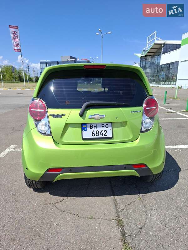 Хетчбек Chevrolet Spark 2015 в Одесі
