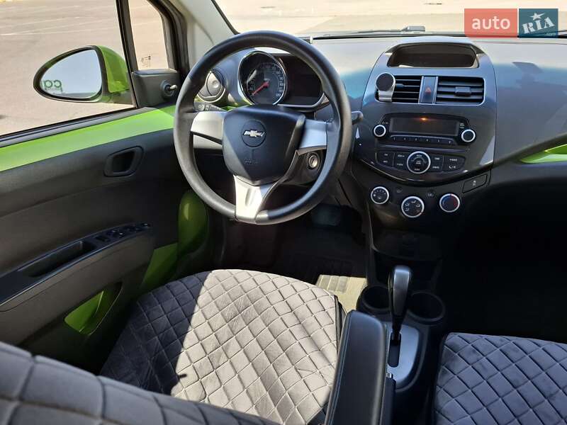 Хетчбек Chevrolet Spark 2015 в Одесі