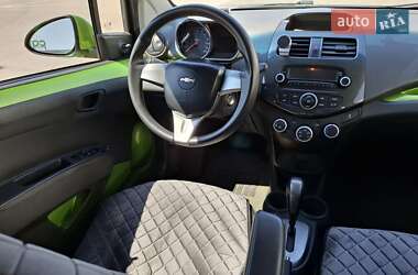 Хэтчбек Chevrolet Spark 2015 в 