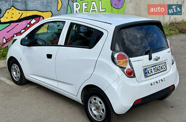 Хэтчбек Chevrolet Spark 2011 в 