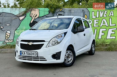Хэтчбек Chevrolet Spark 2011 в 