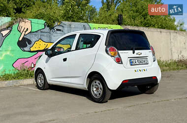 Хэтчбек Chevrolet Spark 2011 в 