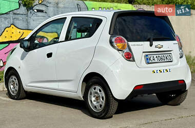Хэтчбек Chevrolet Spark 2011 в 