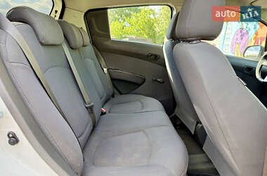 Хэтчбек Chevrolet Spark 2011 в 