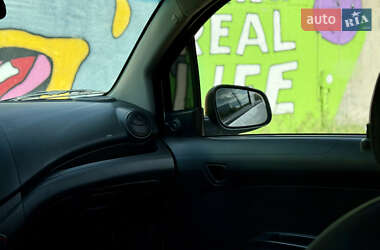 Хэтчбек Chevrolet Spark 2011 в 