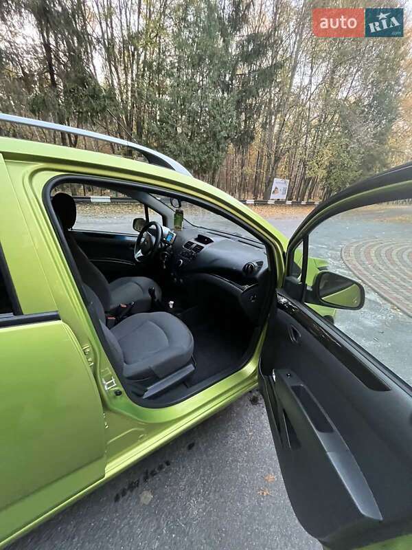 Хэтчбек Chevrolet Spark 2011 в Березане