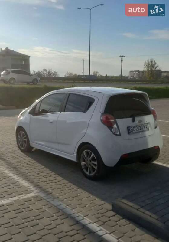 Хетчбек Chevrolet Spark 2016 в Львові