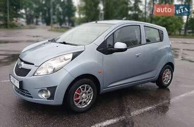 Хэтчбек Chevrolet Spark 2010 в 