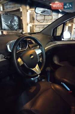 Хэтчбек Chevrolet Spark 2014 в 