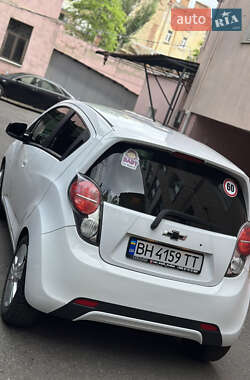 Хэтчбек Chevrolet Spark 2012 в 