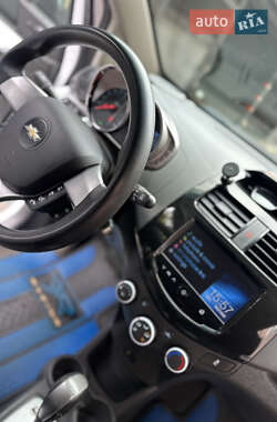 Хэтчбек Chevrolet Spark 2012 в 