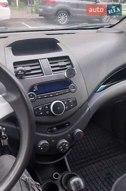 Хэтчбек Chevrolet Spark 2010 в 